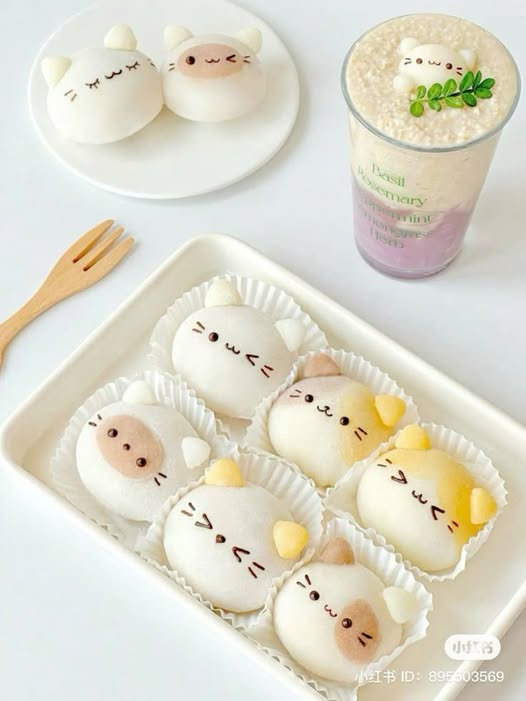 BẠN CÙNG PHÒNG THÍCH TỎ VẺ THANH CAO.
