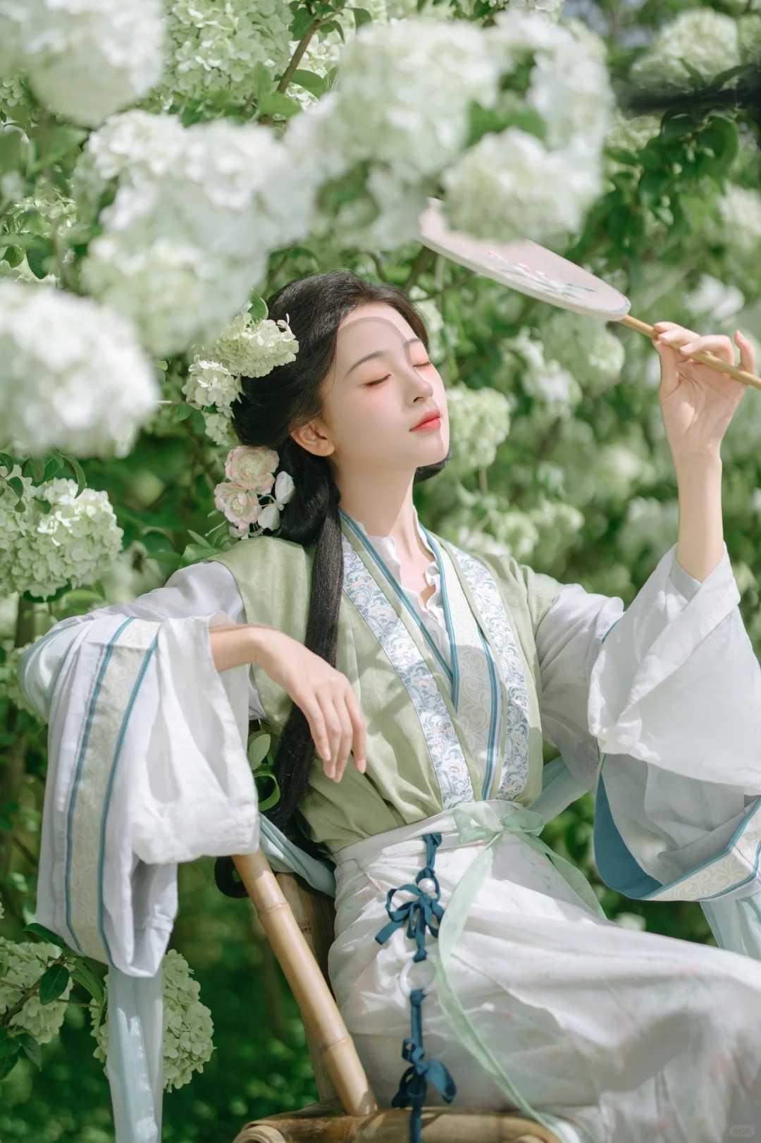 CÔ NÀNG SÁT THỦ CÓ CHÚT NGỐC NGẾCH
