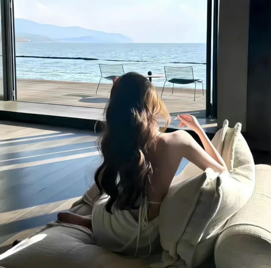 TÔI NUÔI NHỐT MỘT MỸ NAM NHÂN NGƯ